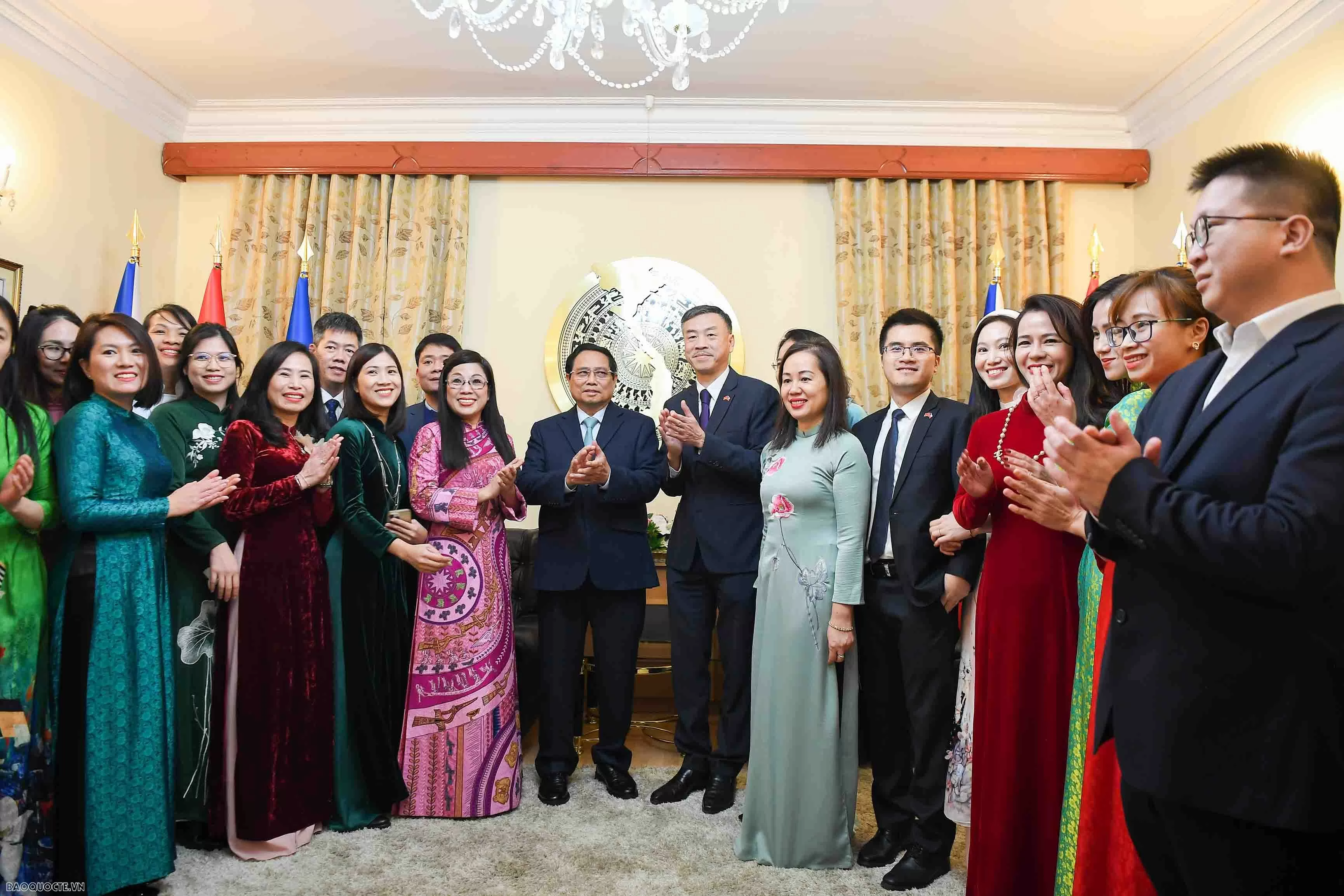 Thủ tướng Phạm Minh Chính và Phu nhân gặp gỡ bà con kiều bào Việt Nam tại Czech Thủ tướng Phạm Minh Chính và Phu nhân gặp gỡ bà con kiều bào Việt Nam tại Czech