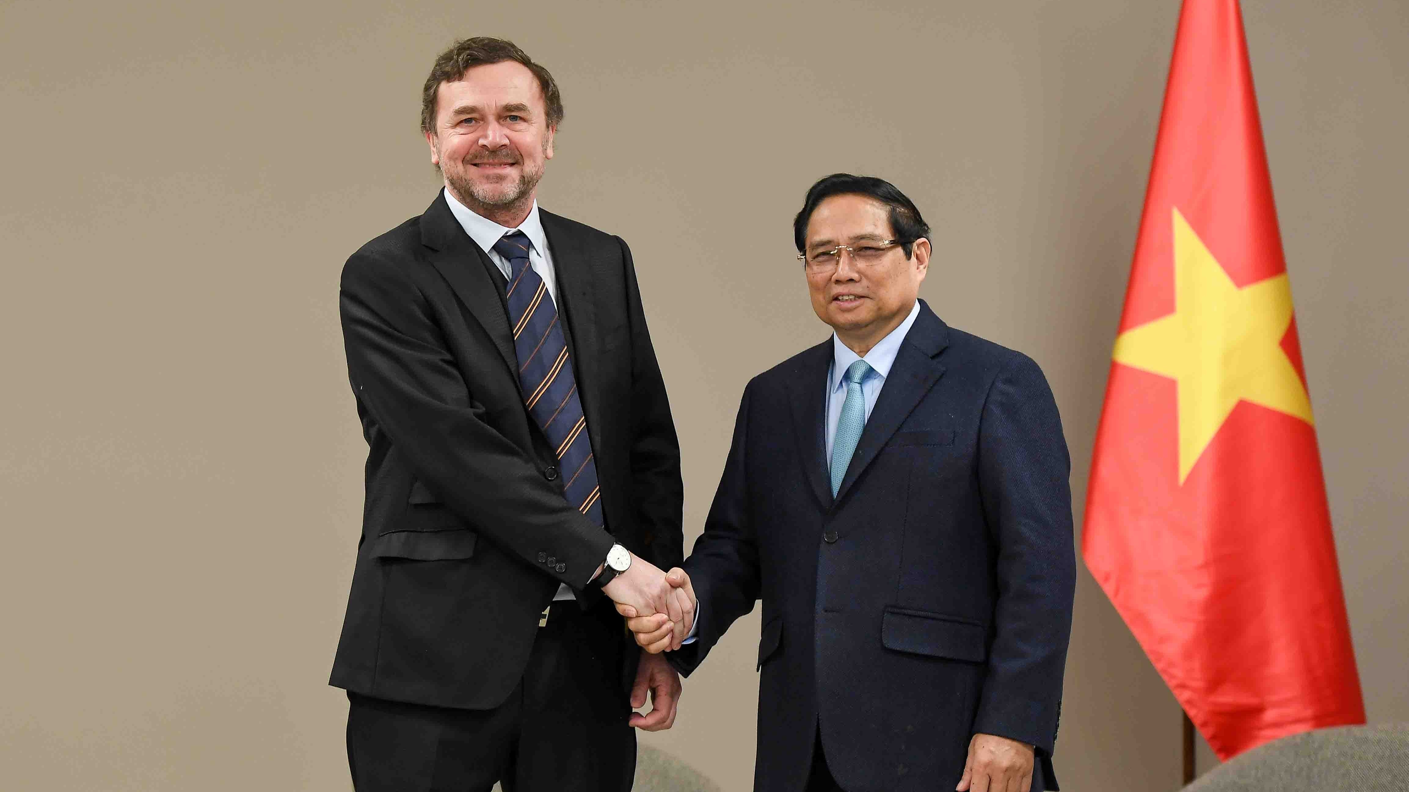 Thủ tướng đề nghị doanh nghiệp có khoản đầu tư lớn nhất tại Việt Nam tiếp tục mở rộng đầu tư