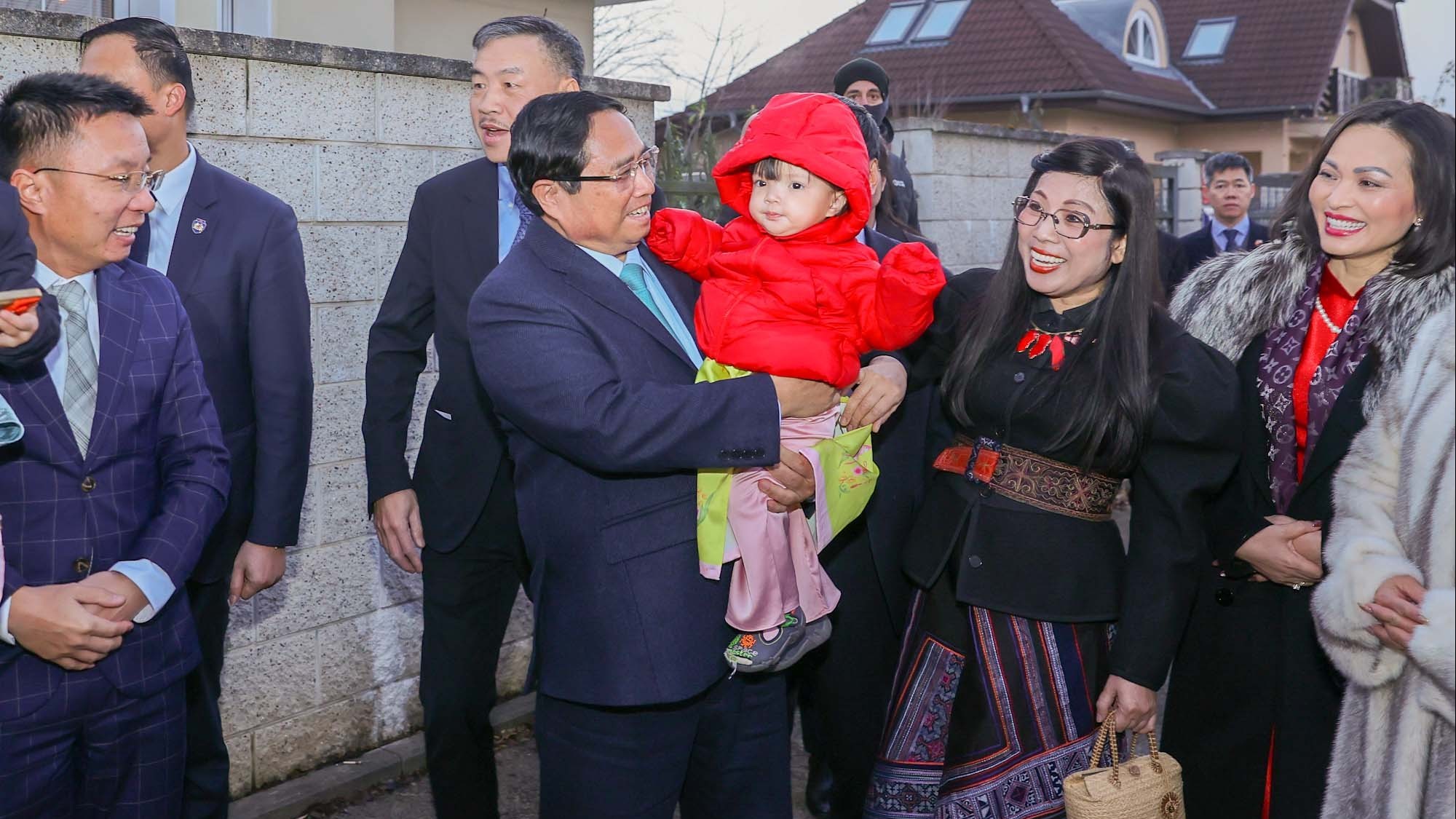 Thủ tướng Phạm Minh Chính và Phu nhân thăm gia đình Việt kiều tiêu biểu tại Czech