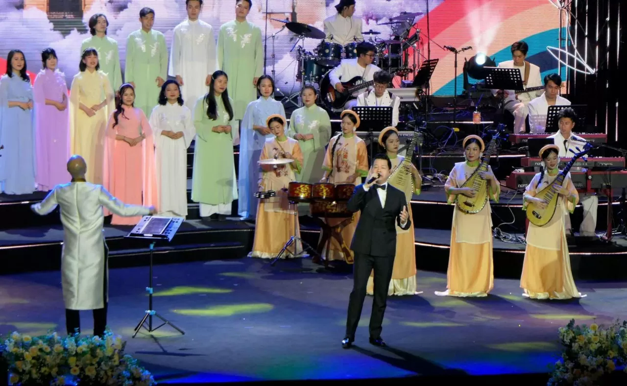 Ấn tượng đêm giao lưu nghệ thuật Xuân Quê hương 2025 Ấn tượng đêm giao lưu nghệ thuật Xuân Quê hương 2025