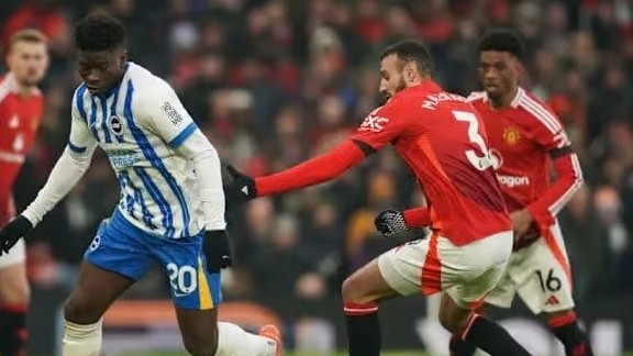 Old Trafford là nhà hát của những ác mộng với MU hiện tại