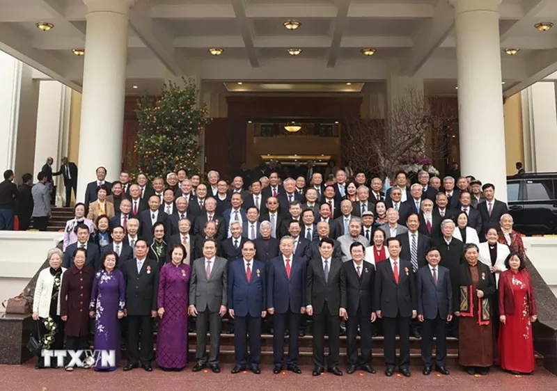 Đồng lòng vượt qua khó khăn, thách thức, đưa đất nước phát triển nhanh, bền vững trong kỷ nguyên mới Đồng lòng vượt qua khó khăn, thách thức, đưa đất nước phát triển nhanh, bền vững trong kỷ nguyên mới