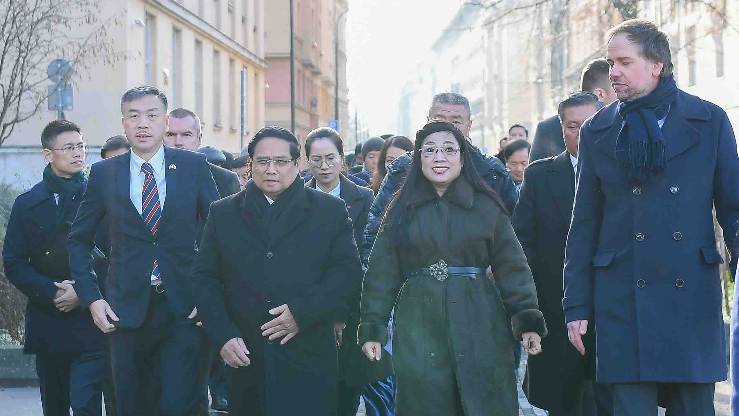 Thủ tướng Phạm Minh Chính và Phu nhân rời Zurich, kết thúc chuyến công tác tại 3 nước châu Âu