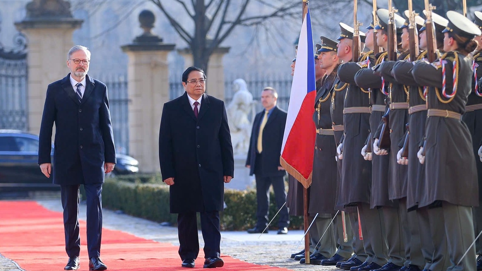 Toàn cảnh lễ đón trọng thể Thủ tướng Phạm Minh Chính thăm chính thức Cộng hòa Czech