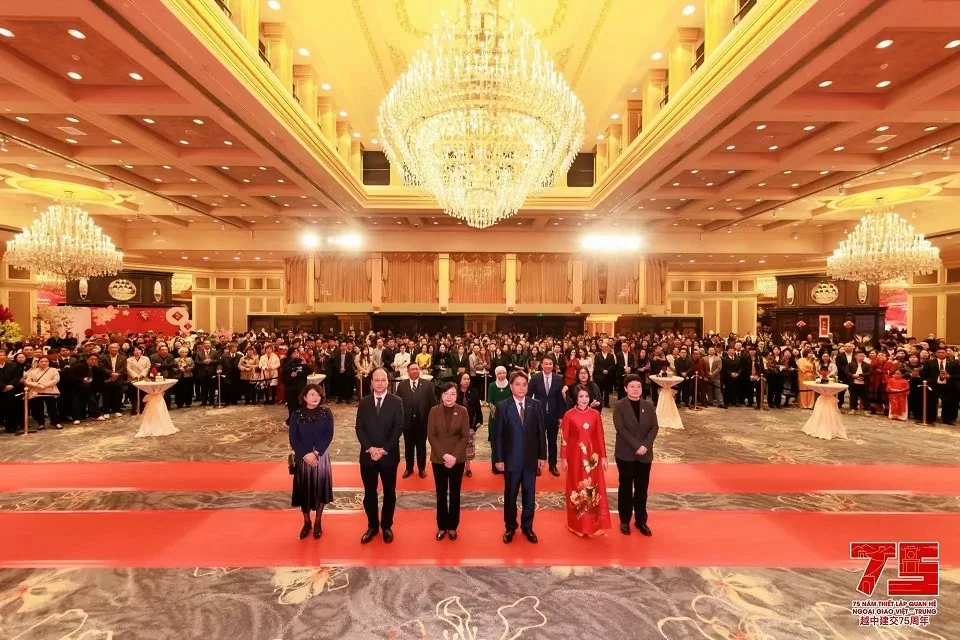 Tổng Lãnh sự quán Việt Nam tại Quảng Châu tổ chức chuỗi sự kiện Kỷ niệm 75 năm quan hệ Việt Nam-Trung Quốc và chương trình Xuân quê hương Tết Ất Tỵ 20 Tổng Lãnh sự quán Việt Nam tại Quảng Châu tổ chức chuỗi sự kiện Kỷ niệm 75 năm quan hệ Việt Nam-Trung Quốc và chương trình Xuân quê hương Tết Ất Tỵ 20