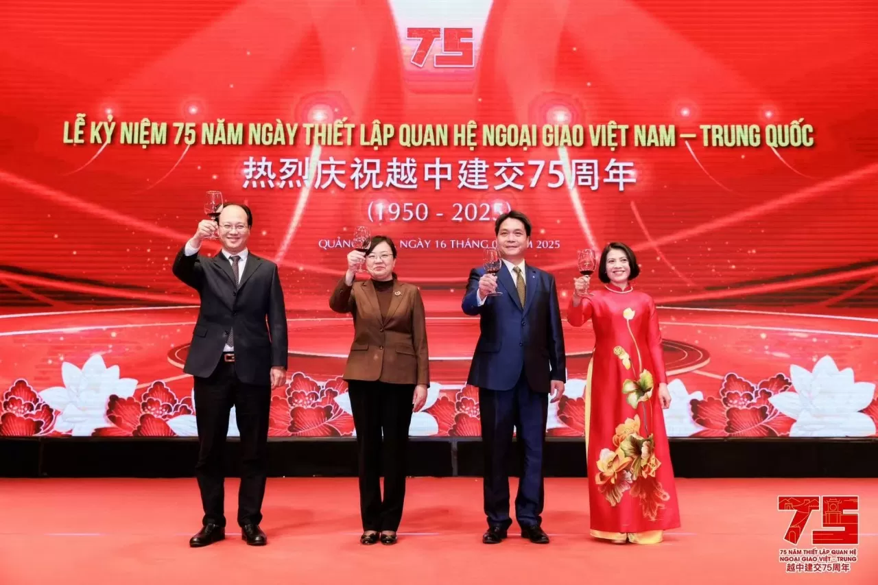 Tổng Lãnh sự quán Việt Nam tại Quảng Châu tổ chức chuỗi sự kiện Kỷ niệm 75 năm quan hệ Việt Nam-Trung Quốc và chương trình Xuân quê hương Tết Ất Tỵ 20 Tổng Lãnh sự quán Việt Nam tại Quảng Châu tổ chức chuỗi sự kiện Kỷ niệm 75 năm quan hệ Việt Nam-Trung Quốc và chương trình Xuân quê hương Tết Ất Tỵ 20