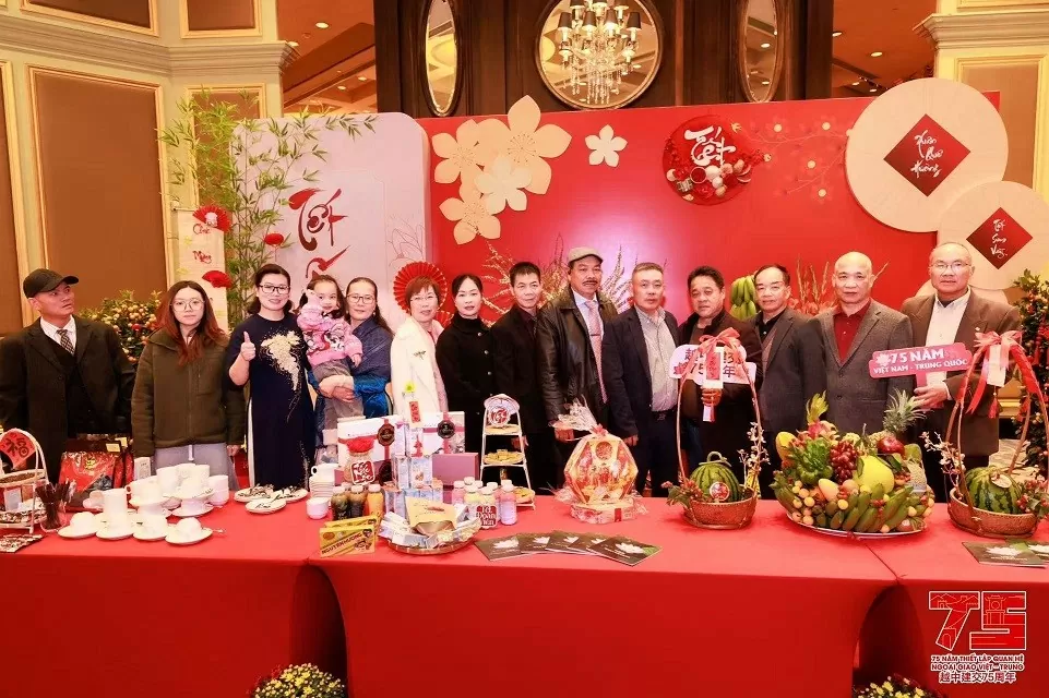 Tổng Lãnh sự quán Việt Nam tại Quảng Châu tổ chức chuỗi sự kiện Kỷ niệm 75 năm quan hệ Việt Nam-Trung Quốc và chương trình Xuân quê hương Tết Ất Tỵ 20 Tổng Lãnh sự quán Việt Nam tại Quảng Châu tổ chức chuỗi sự kiện Kỷ niệm 75 năm quan hệ Việt Nam-Trung Quốc và chương trình Xuân quê hương Tết Ất Tỵ 20