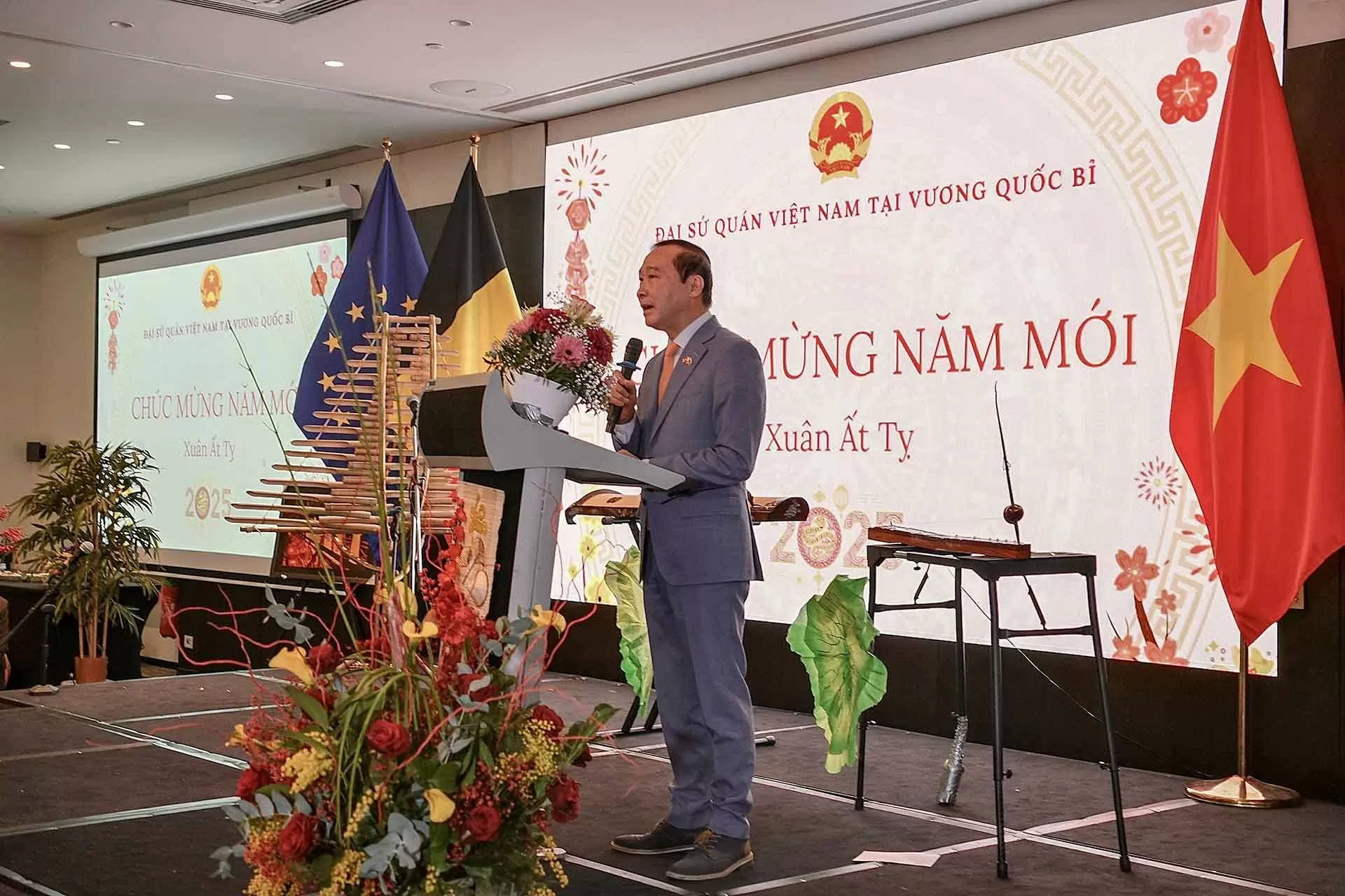 Đậm đà bản sắc dân tộc Tết cộng đồng mừng Xuân Ất Tỵ 2025 tại Bỉ Đậm đà bản sắc dân tộc Tết cộng đồng mừng Xuân Ất Tỵ 2025 tại Bỉ