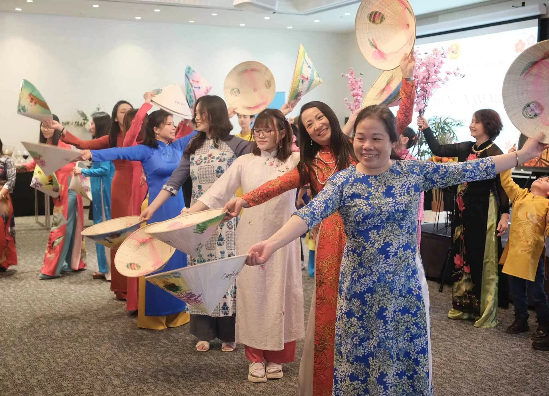 Đậm đà bản sắc dân tộc Tết cộng đồng mừng Xuân Ất Tỵ 2025 tại Bỉ Đậm đà bản sắc dân tộc Tết cộng đồng mừng Xuân Ất Tỵ 2025 tại Bỉ