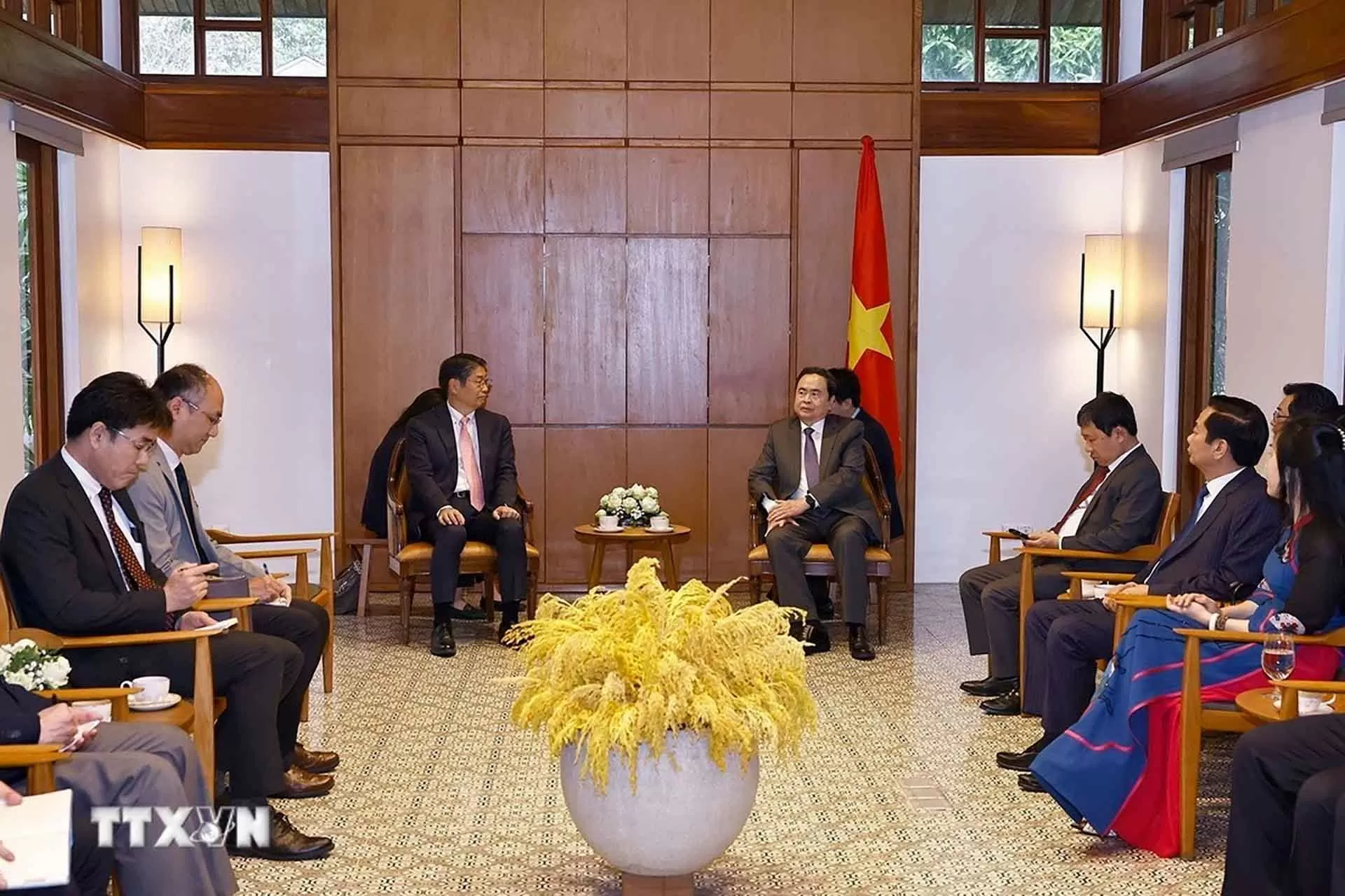 Chủ tịch Quốc hội Trần Thanh Mẫn tiếp Đại sứ Nhật Bản tại Việt Nam Ito Naoki. (Nguồn: TTXVN) Chủ tịch Quốc hội Trần Thanh Mẫn tiếp Đại sứ Nhật Bản tại Việt Nam Ito Naoki. (Nguồn: TTXVN)