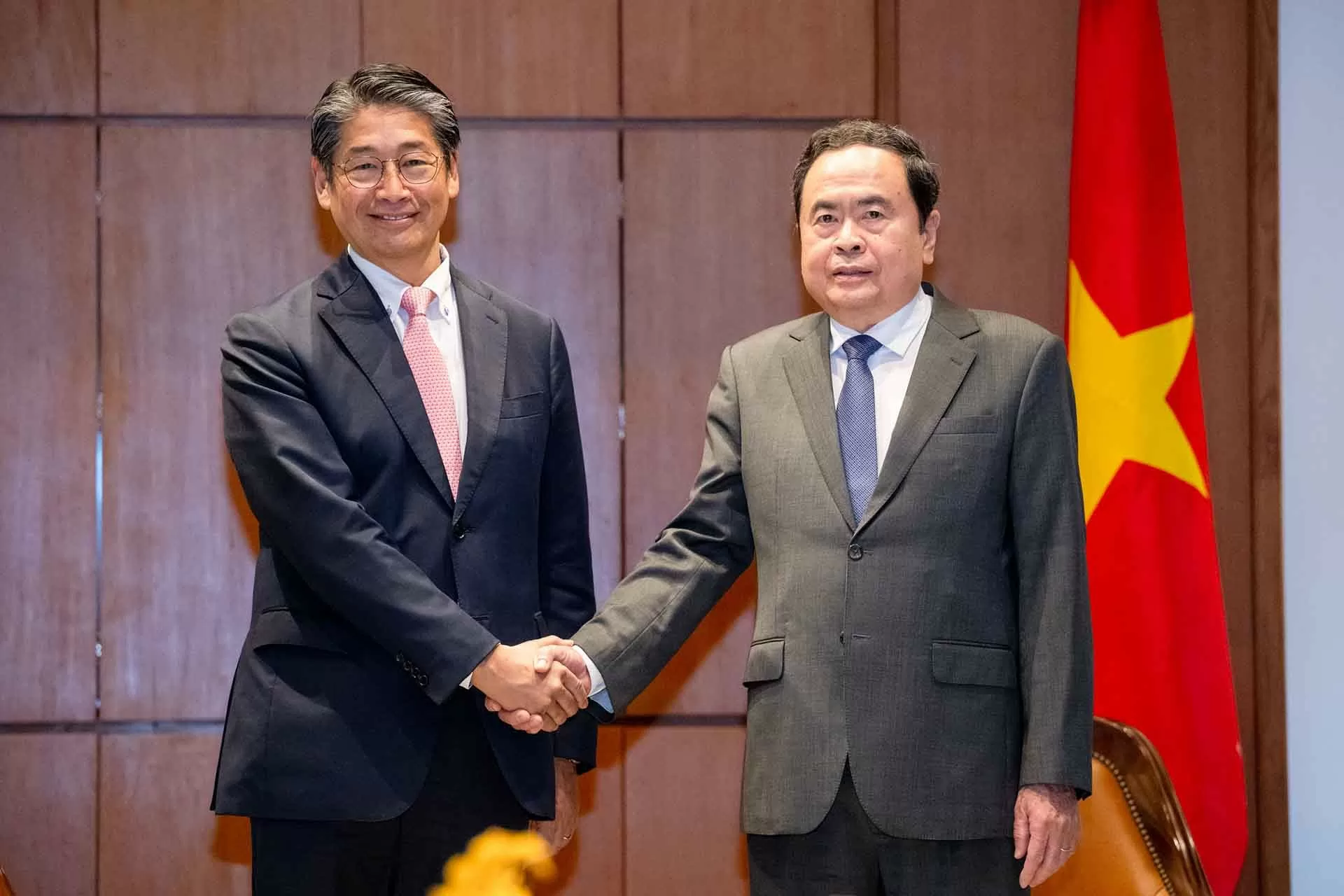 Chủ tịch Quốc hội Trần Thanh Mẫn tiếp Đại sứ Nhật Bản tại Việt Nam Ito Naoki. (Nguồn: quochoi.vn) Chủ tịch Quốc hội Trần Thanh Mẫn tiếp Đại sứ Nhật Bản tại Việt Nam Ito Naoki. (Nguồn: quochoi.vn)