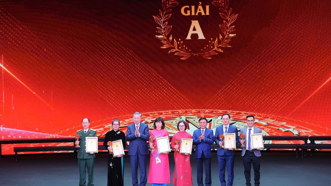 Lễ trao Giải Búa liềm vàng 2024: Báo chí phát triển tương xứng, vươn mình cùng dân tộc