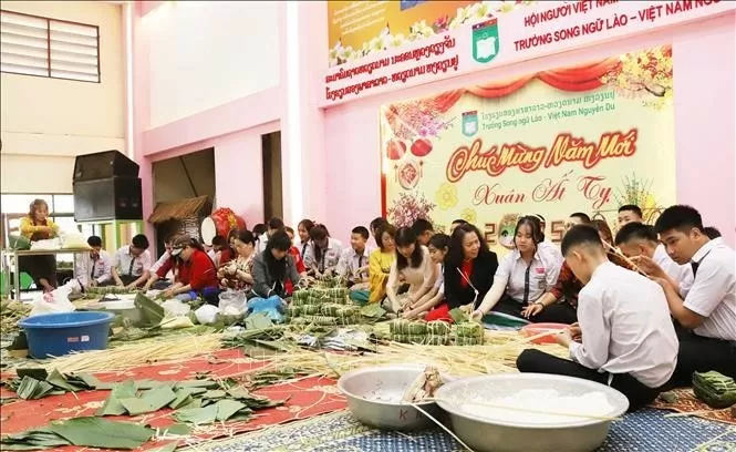 Ngày hội gói bánh chưng ở Trường song ngữ Lào-Việt Nam Nguyễn Du Ngày hội gói bánh chưng ở Trường song ngữ Lào-Việt Nam Nguyễn Du