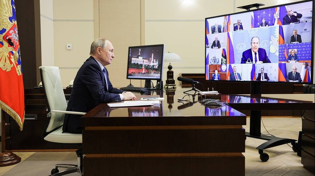 Khen ông Donald Trump dũng cảm, Tổng thống Nga làm gì vào ngày ông chủ Nhà Trắng nhậm chức?