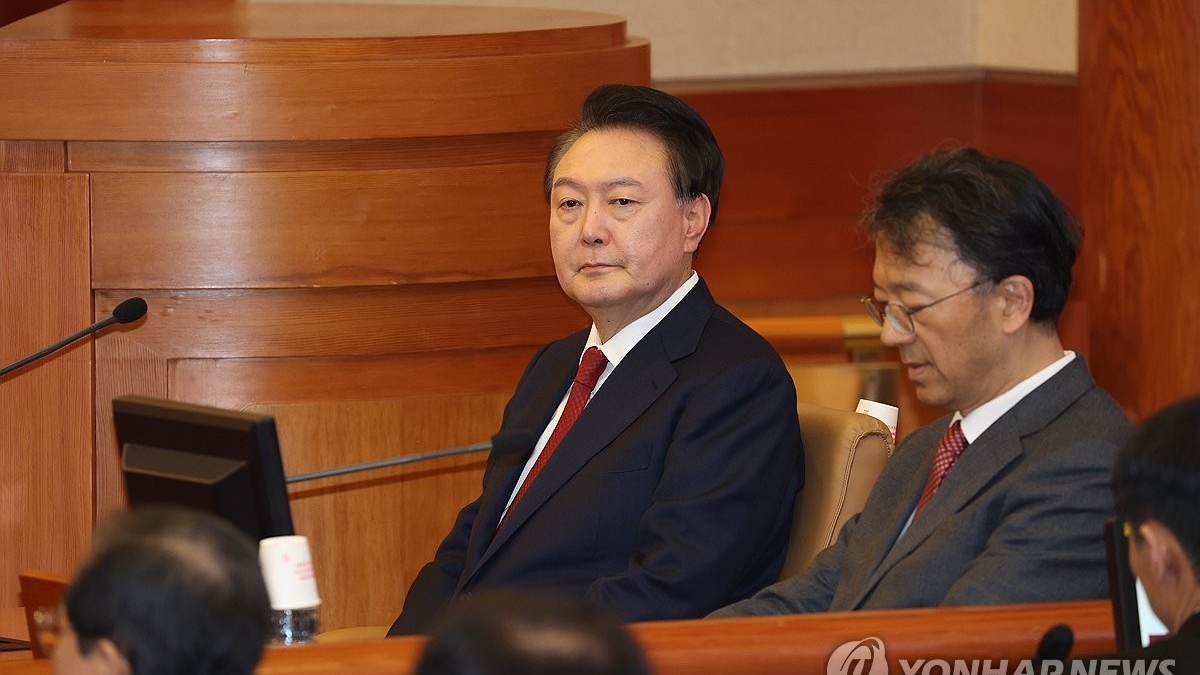 Cảnh sát Hàn Quốc sẵn sàng súng điện, súng hơi đối phó bạo loạn ngày tuyên án Tổng thống