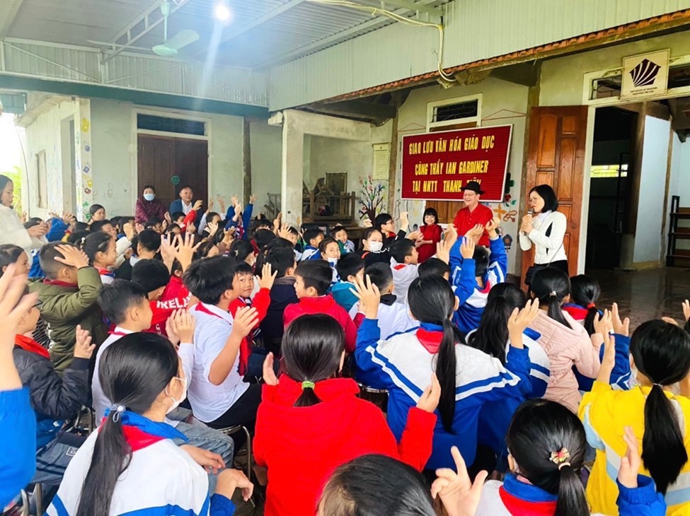 NNTT Thanh Tiên giao lưu văn hóa và giáo dục cùng giảng viên tình nguyện Ian Gardiner đến từ New York-Mỹ ngày 20/02/2023.