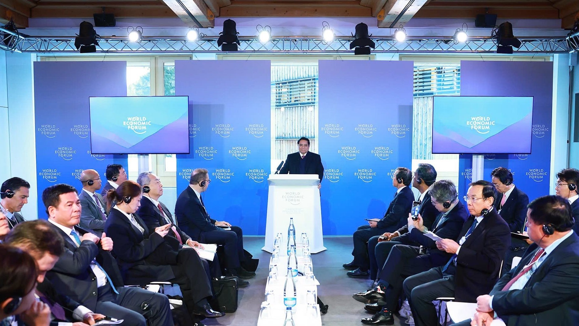 Thủ tướng đối thoại chiến lược quốc gia Việt Nam và chia sẻ về giải phóng tiềm năng tăng trưởng tại WEF Davos 2025