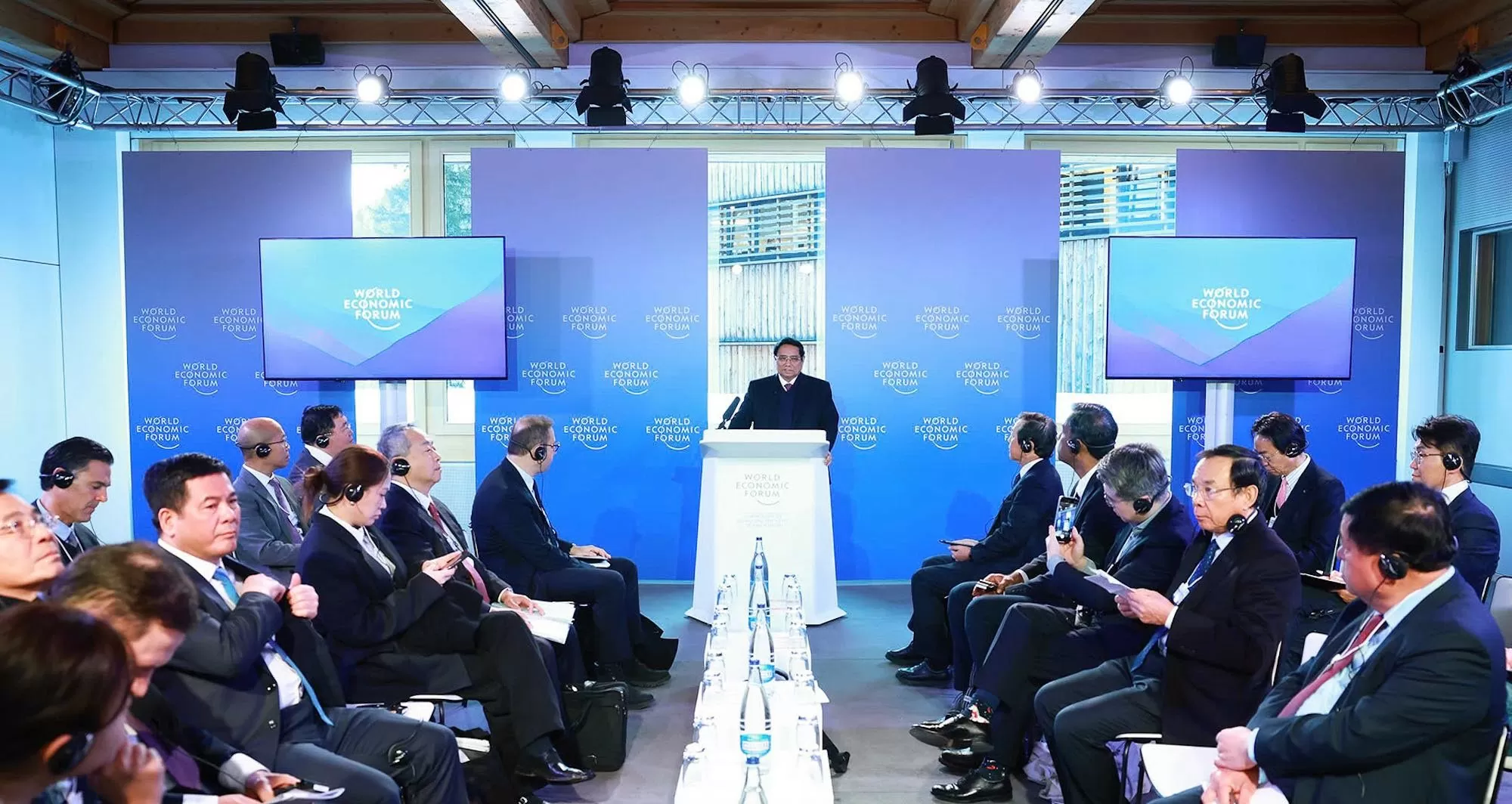 Thủ tướng đối thoại về giải phóng tiềm năng tăng trưởng của Việt Nam Thủ tướng đối thoại chiến lược quốc gia Việt Nam và chia sẻ về giải phóng tiềm năng tăng trưởng tại WEF Davos 2025