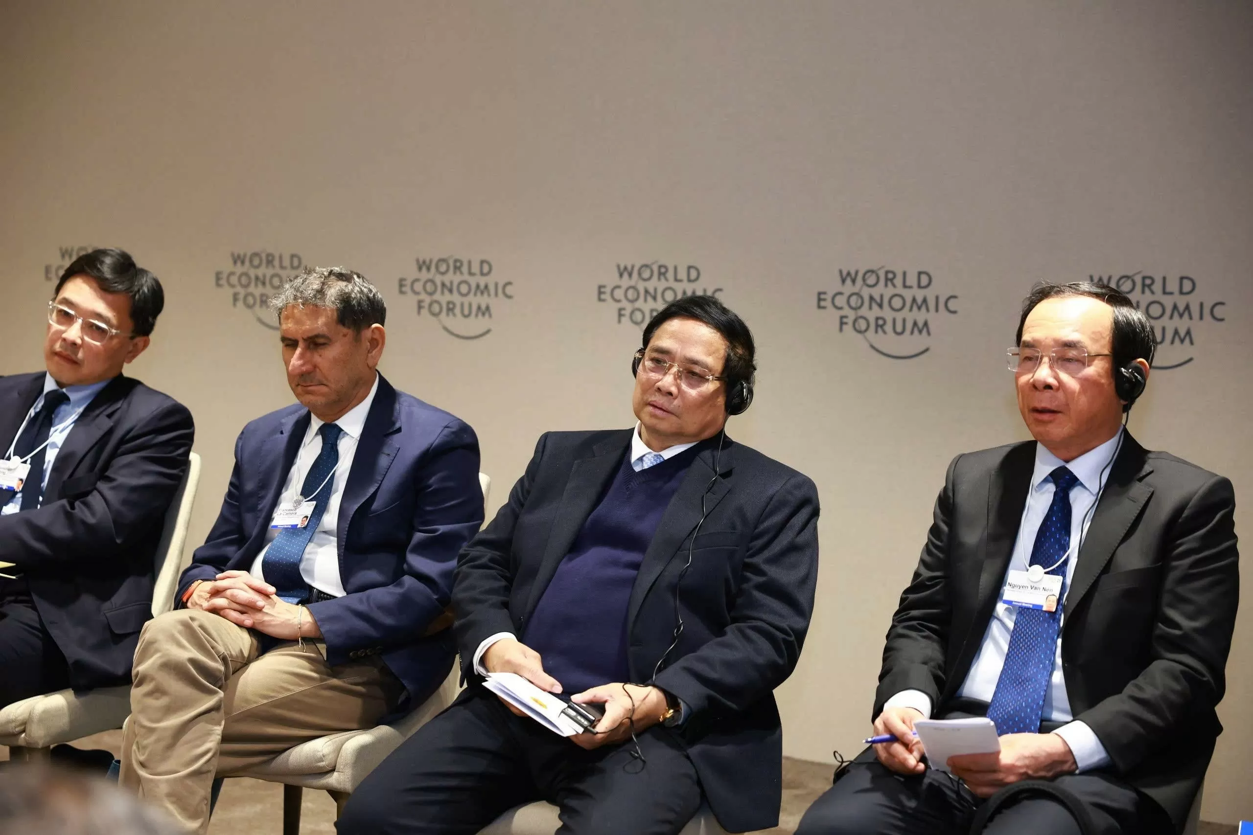 Thủ tướng Phạm Minh Chính nêu 4 khía cạnh để nắm bắt kỷ nguyên thông minh một cách tổng thể Thủ tướng Phạm Minh Chính nêu 4 khía cạnh để nắm bắt kỷ nguyên thông minh một cách tổng thể