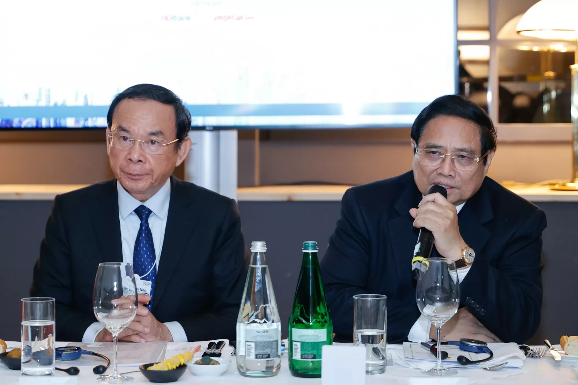 Về trung tâm tài chính TPHCM, Thủ tướng đề nghị các tập đoàn lớn chia sẻ kinh nghiệm, cách làm để có thể hình thành nhanh trung tâm này - Ảnh: VGP/Nhật Bắc Về trung tâm tài chính TPHCM, Thủ tướng đề nghị các tập đoàn lớn chia sẻ kinh nghiệm, cách làm để có thể hình thành nhanh trung tâm này - Ảnh: VGP/Nhật Bắc