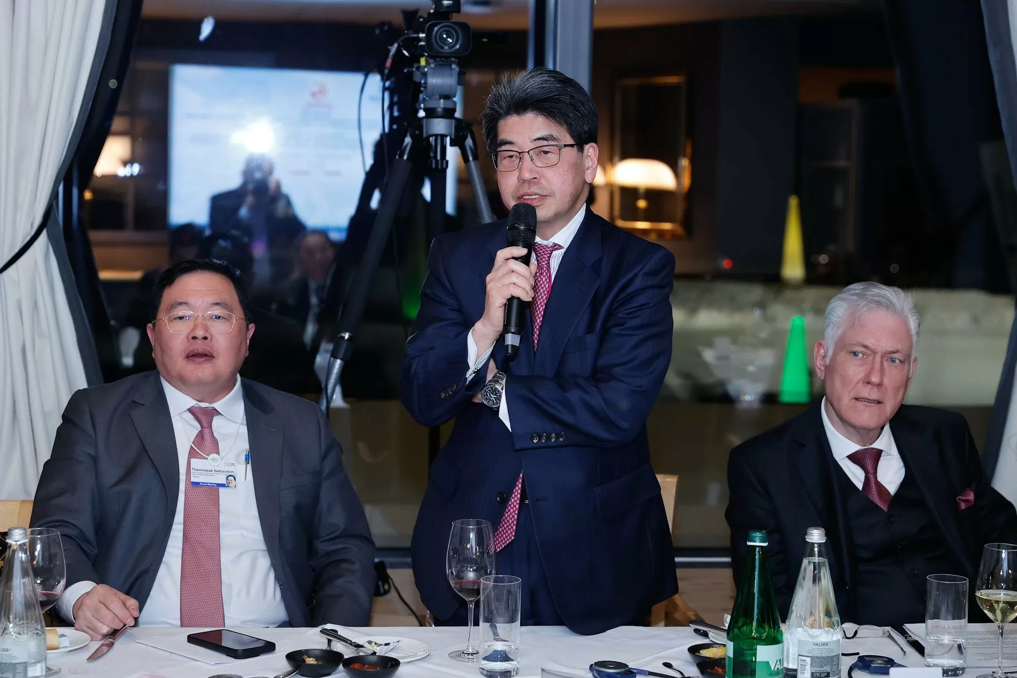 Ông Nobumitsu Hayashi, Thống đốc Ngân hàng Hợp tác quốc tế Nhật Bản (JBIC) cho biết theo khảo sát gần đây, Việt Nam là điểm đến hấp dẫn thứ nhì với các doanh nghiệp Nhật Bản - Ảnh: VGP/Nhật Bắc Ông Nobumitsu Hayashi, Thống đốc Ngân hàng Hợp tác quốc tế Nhật Bản (JBIC) cho biết theo khảo sát gần đây, Việt Nam là điểm đến hấp dẫn thứ nhì với các doanh nghiệp Nhật Bản - Ảnh: VGP/Nhật Bắc