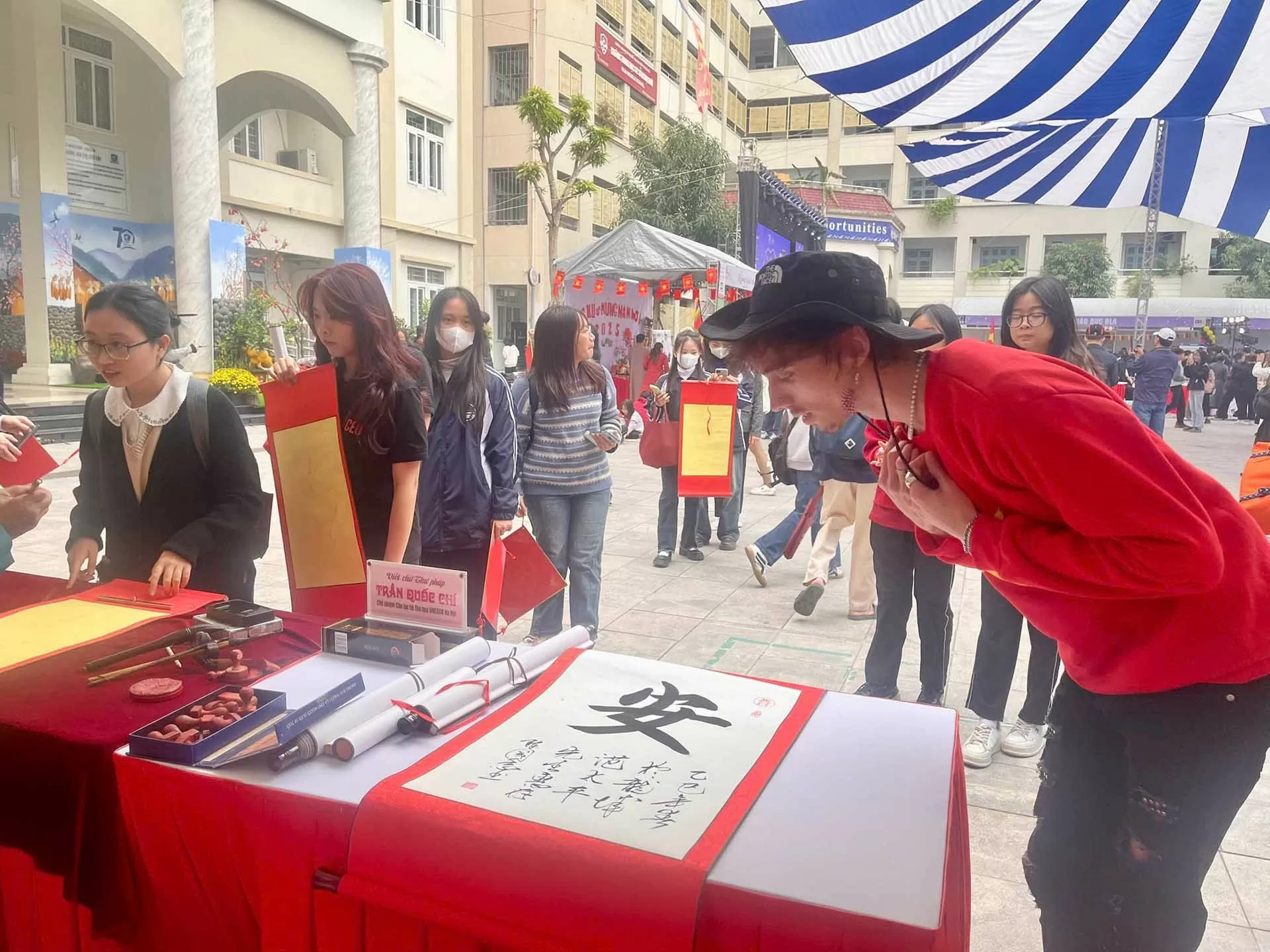 Sinh viên quốc tế: ‘Phải lòng’ Tết Việt Sinh viên quốc tế: ‘Phải lòng’ Tết Việt