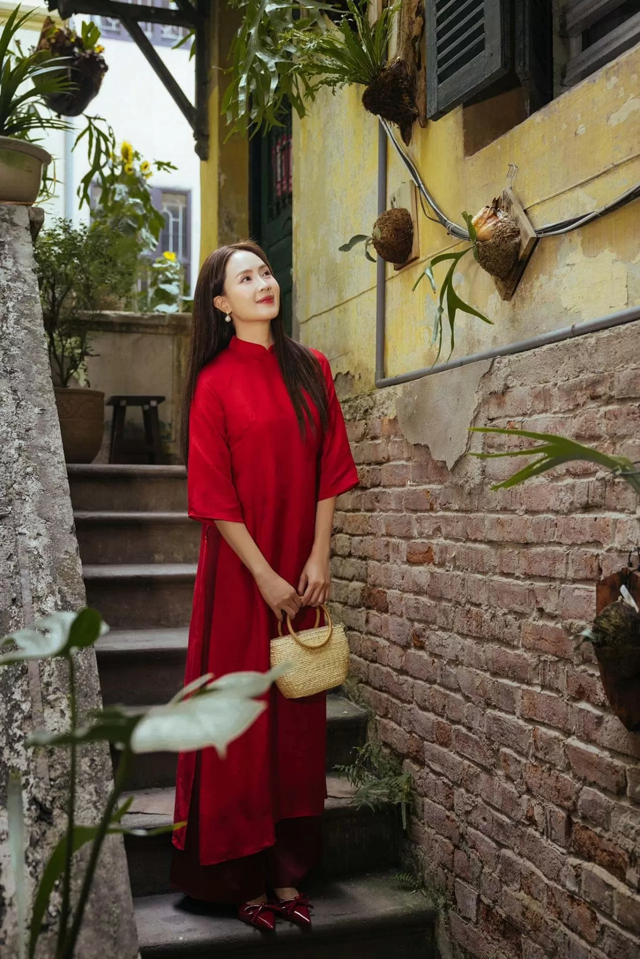 Diễn viên Hồng Diễm rạng rỡ trong tà áo dài Diễn viên Hồng Diễm rạng rỡ trong tà áo dài