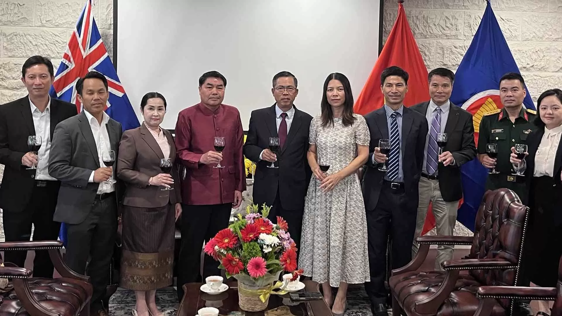 Đại sứ quán Lào tại Australia chúc Tết Đại sứ quán Việt Nam nhân dịp Xuân Ất Tỵ 2025 Đại sứ quán Lào tại Australia chúc Tết Đại sứ quán Việt Nam nhân dịp Xuân Ất Tỵ 2025