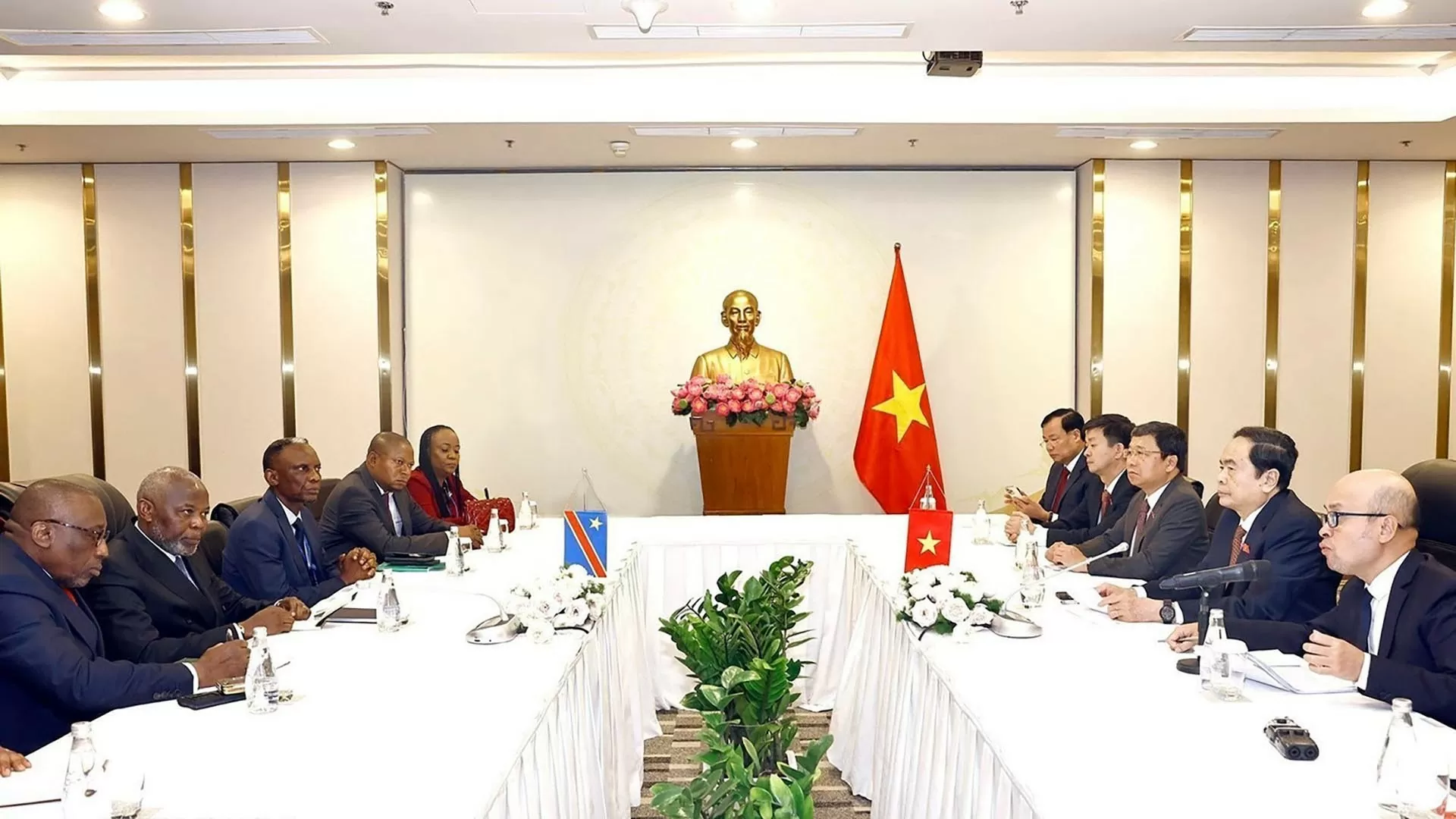 Việt Nam sẵn sàng trao đổi kinh nghiệm trong lĩnh vực nông nghiệp, năng lượng với Congo Việt Nam sẵn sàng trao đổi kinh nghiệm trong lĩnh vực nông nghiệp, năng lượng với Congo