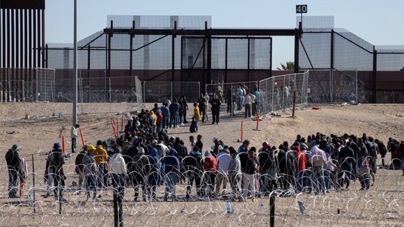 Mexico xây dựng nơi ở tạm thời chuẩn bị cho làn sóng trục xuất hàng loạt từ Mỹ