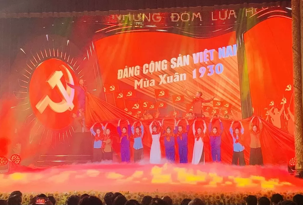 Tôn vinh sự nghiệp cách mạng vẻ vang do Đảng Cộng sản Việt Nam Tôn vinh sự nghiệp cách mạng vẻ vang của Đảng Cộng sản Việt Nam