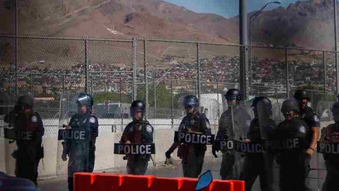 Mỹ điều 1.500 quân đến biên giới triển khai lệnh của Tổng thống Trump, dọa truy tố hình sự những ai 'cản bước' kiểm soát nhập cư