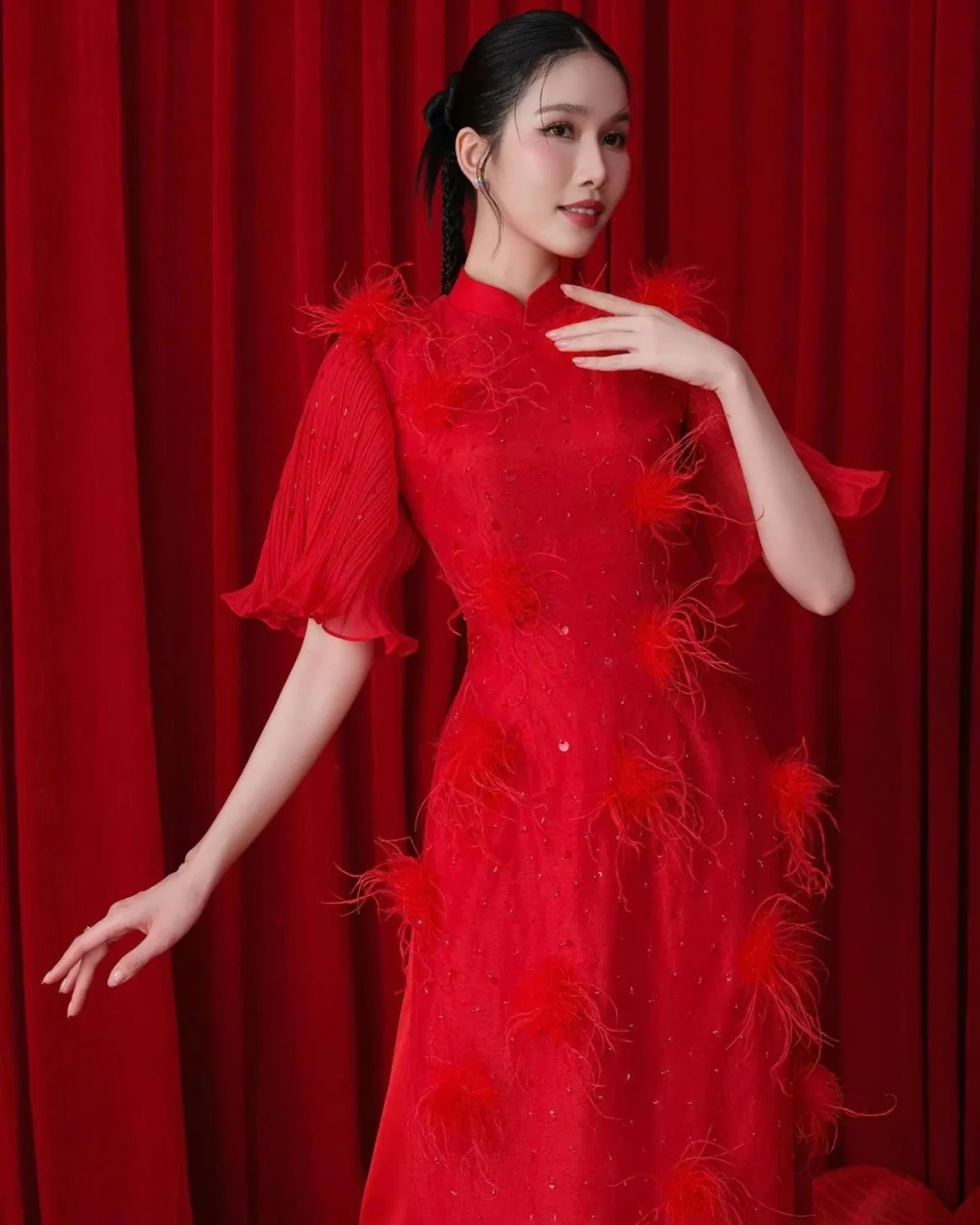 Người đẹp Việt chuộng áo dài đính kim sa và lông vũ dịp Tết Ất Tỵ 2025 Người đẹp Việt chuộng áo dài đính kim sa và lông vũ dịp Tết Ất Tỵ 2025
