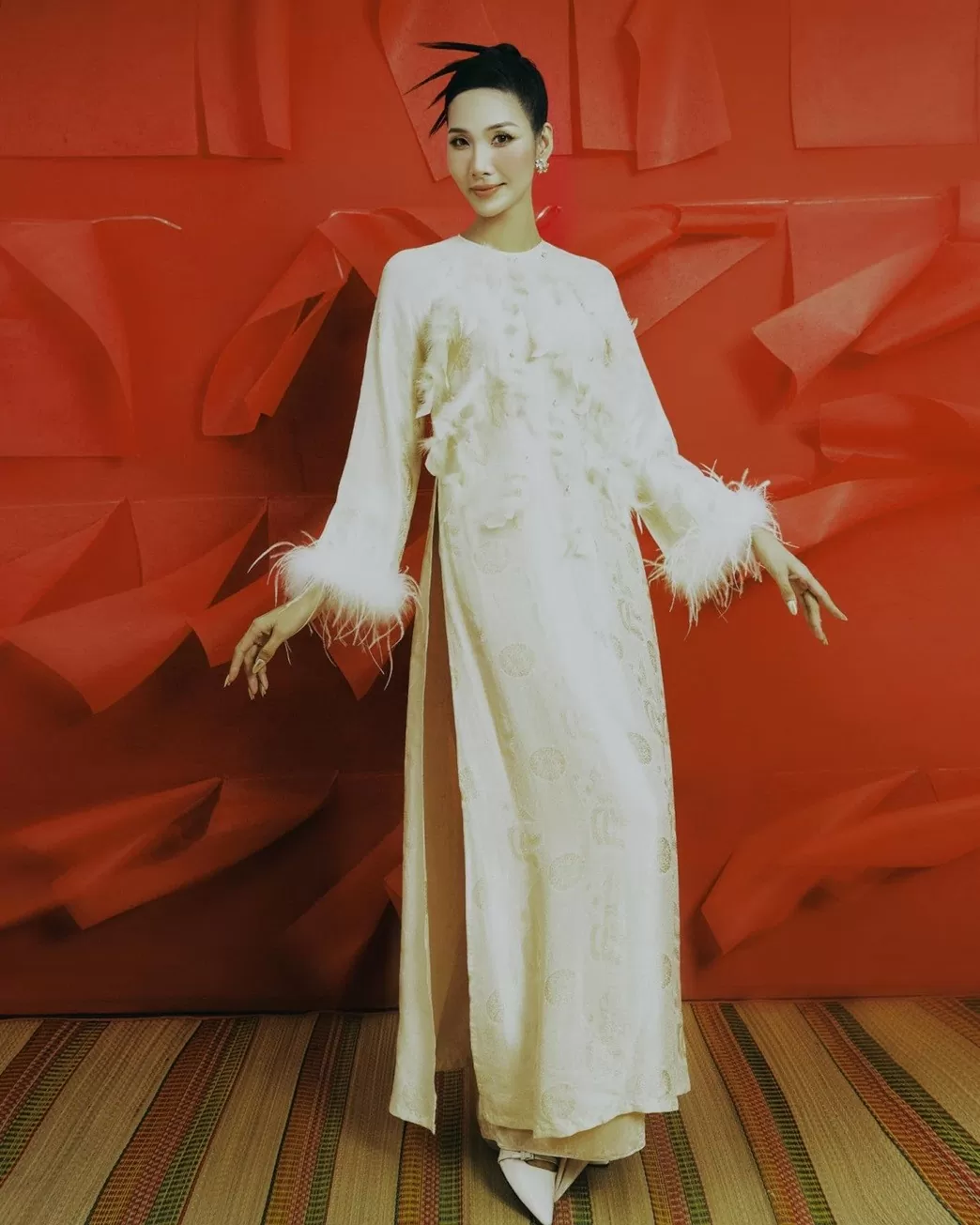 Người đẹp Việt chuộng áo dài đính kim sa và lông vũ dịp Tết Ất Tỵ 2025 Người đẹp Việt chuộng áo dài đính kim sa và lông vũ dịp Tết Ất Tỵ 2025