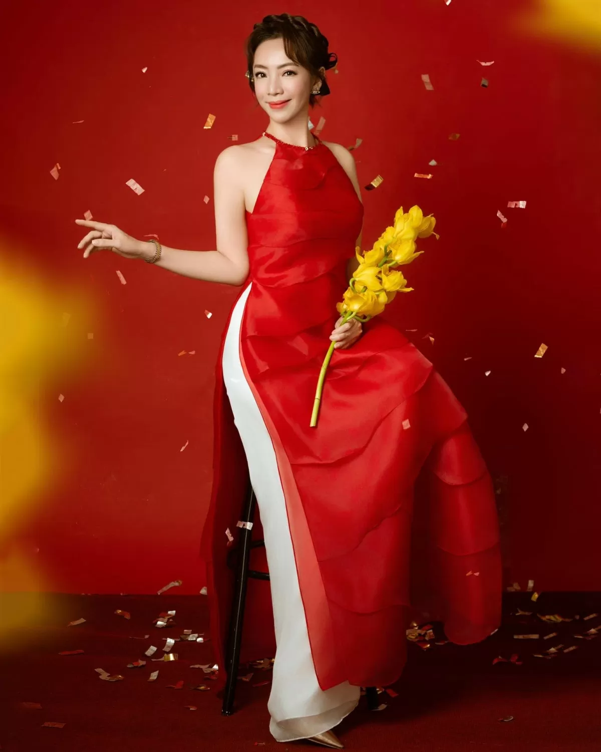 Người đẹp Việt chuộng áo dài đính kim sa và lông vũ dịp Tết Ất Tỵ 2025 Người đẹp Việt chuộng áo dài đính kim sa và lông vũ dịp Tết Ất Tỵ 2025