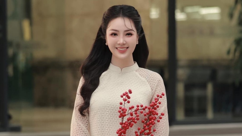 Sắc vóc trẻ trung, quyến rũ của Á hậu Thụy Vân