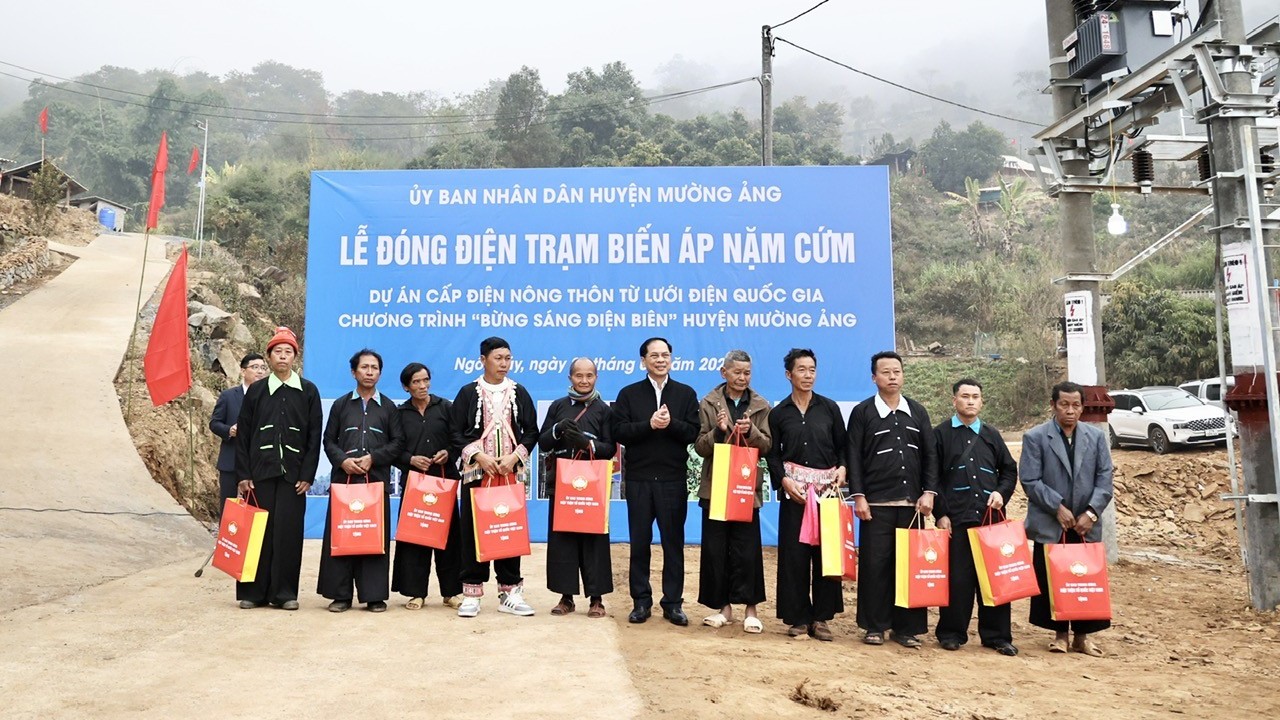 Phó Thủ tướng, Bộ trưởng Bùi Thanh Sơn chung vui Tết sum vầy tại các huyện vùng cao Điện Biên