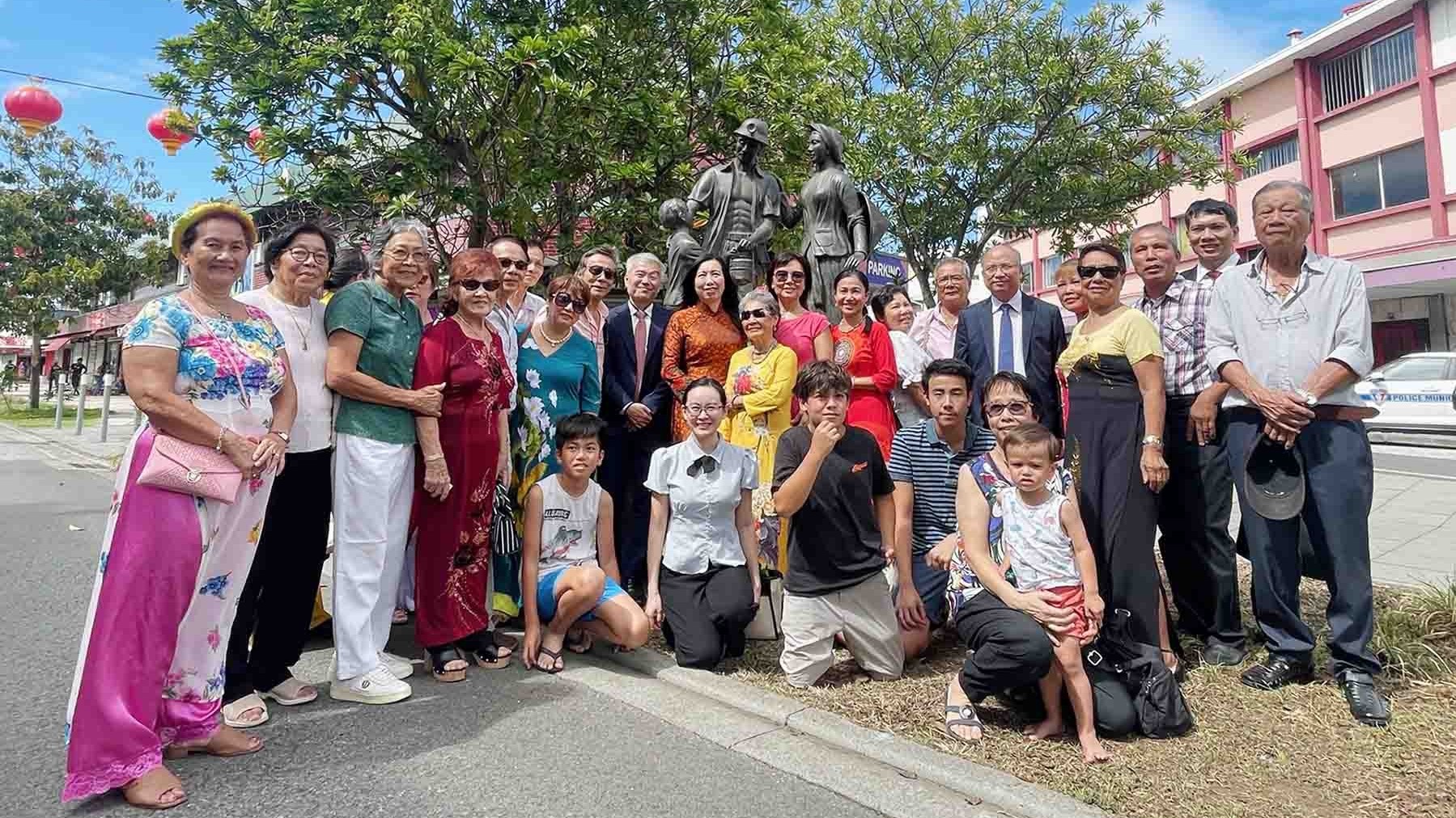 Những chuyến thăm ấm lòng kiều bào