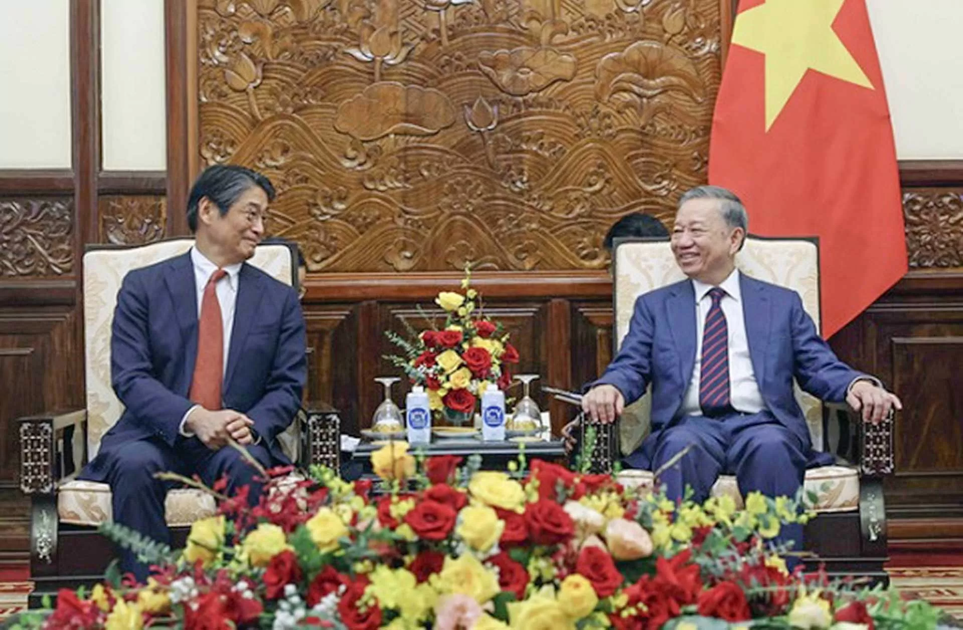 Trông đợi vào những đổi thay của kỷ nguyên vươn mình Trông đợi vào những đổi thay của kỷ nguyên vươn mình