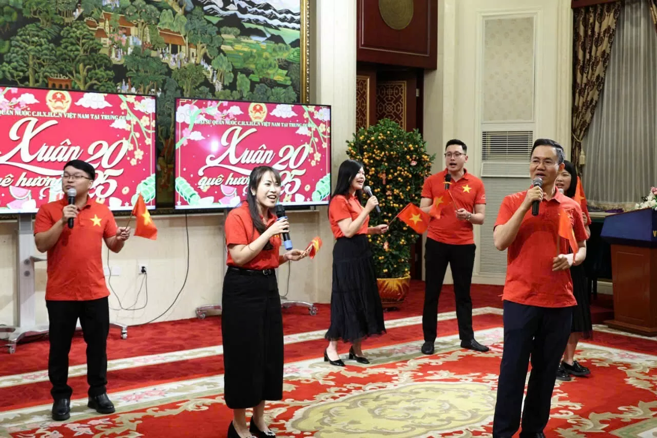 Đầm ấm Xuân Quê hương tại Bắc Kinh, Trung Quốc Đầm ấm Xuân Quê hương tại Bắc Kinh, Trung Quốc