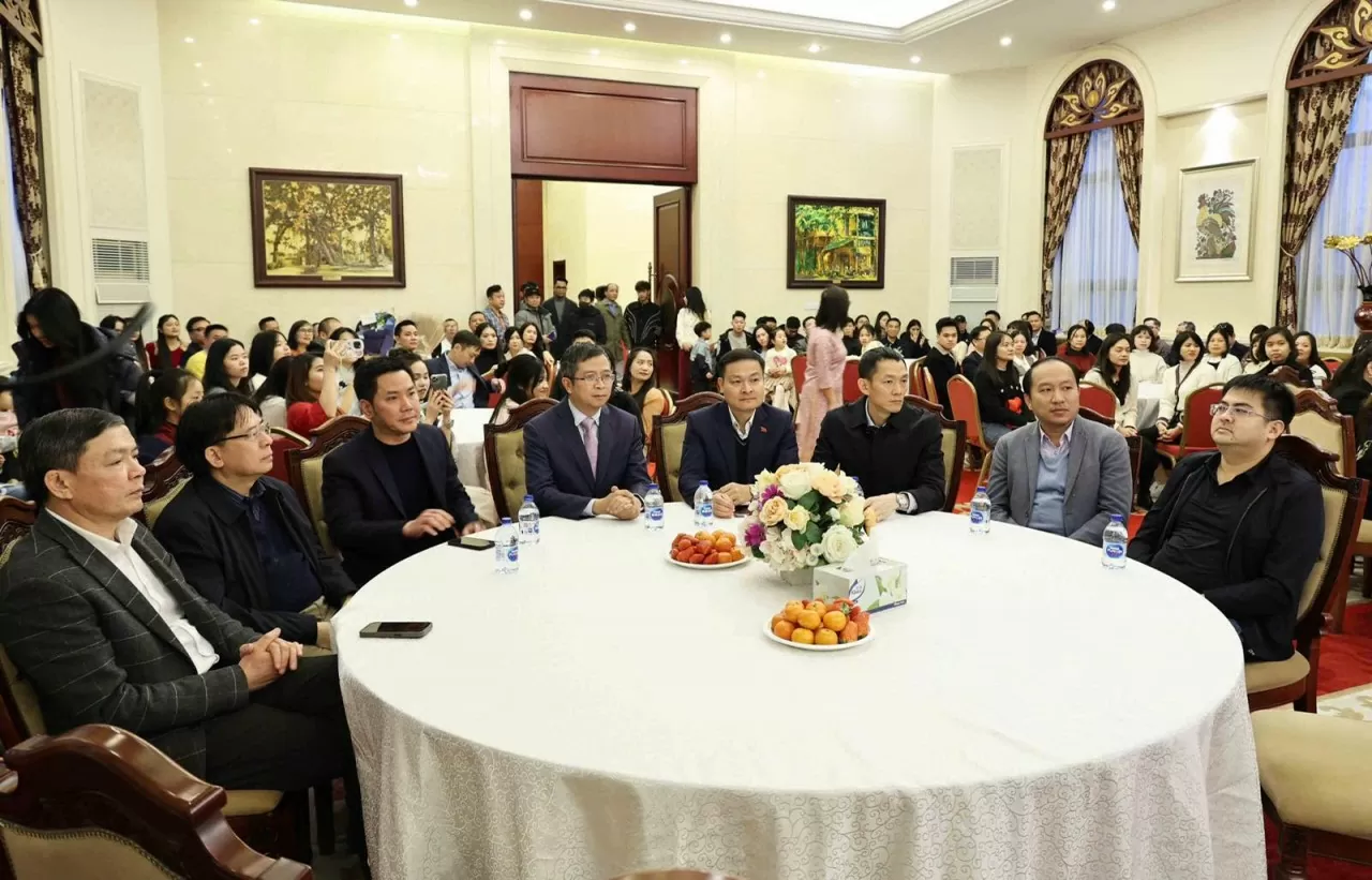 Đầm ấm Xuân Quê hương tại Bắc Kinh, Trung Quốc Đầm ấm Xuân Quê hương tại Bắc Kinh, Trung Quốc