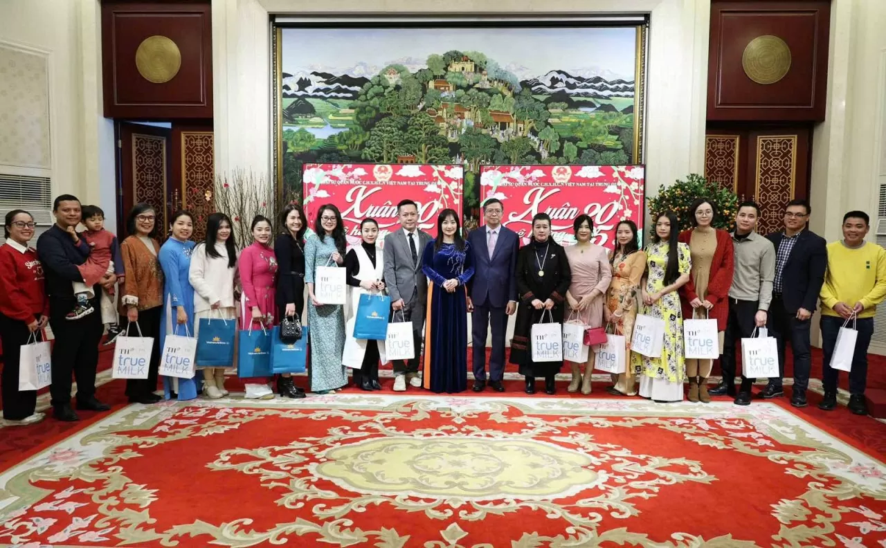 Đầm ấm Xuân Quê hương tại Bắc Kinh, Trung Quốc Đầm ấm Xuân Quê hương tại Bắc Kinh, Trung Quốc