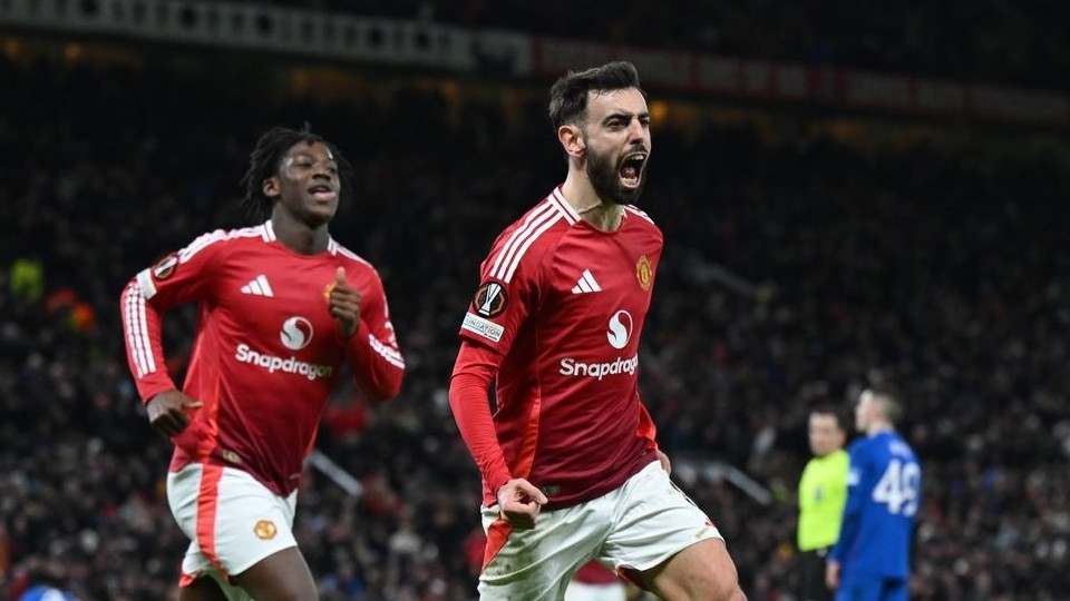 Thắng nghẹt thở, MU phá kỷ lục của Chelsea và Arsenal