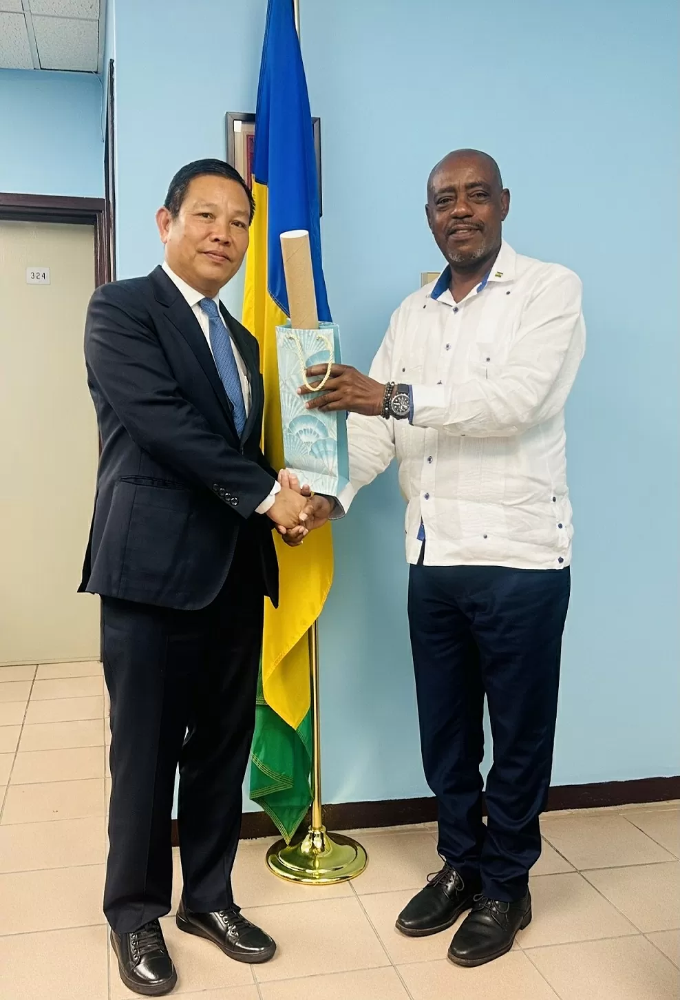 Đại sứ Vũ Trung Mỹ trình Quốc thư lên Toàn quyền Saint Vincent và Grenadines Đại sứ Vũ Trung Mỹ trình Quốc thư lên Toàn quyền Saint Vincent và Grenadines
