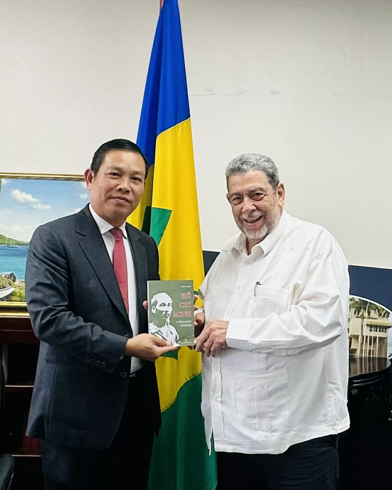 Đại sứ Vũ Trung Mỹ trình Quốc thư lên Toàn quyền Saint Vincent và Grenadines Đại sứ Vũ Trung Mỹ trình Quốc thư lên Toàn quyền Saint Vincent và Grenadines