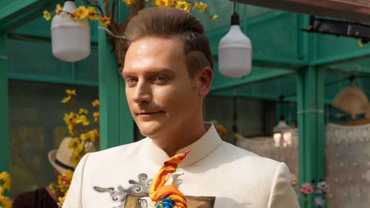 ‘Anh Tây’ Kyo York diện áo dài Việt Nam, hát ca khúc mừng Xuân Ất Tỵ