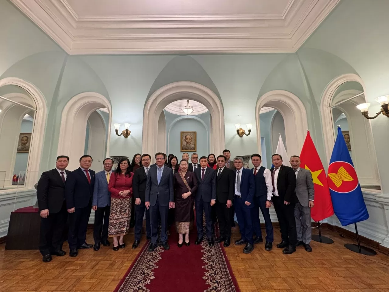 Đại sứ Lào tại Nga chúc Tết cổ truyền Ất Tỵ Đại sứ quán Việt Nam