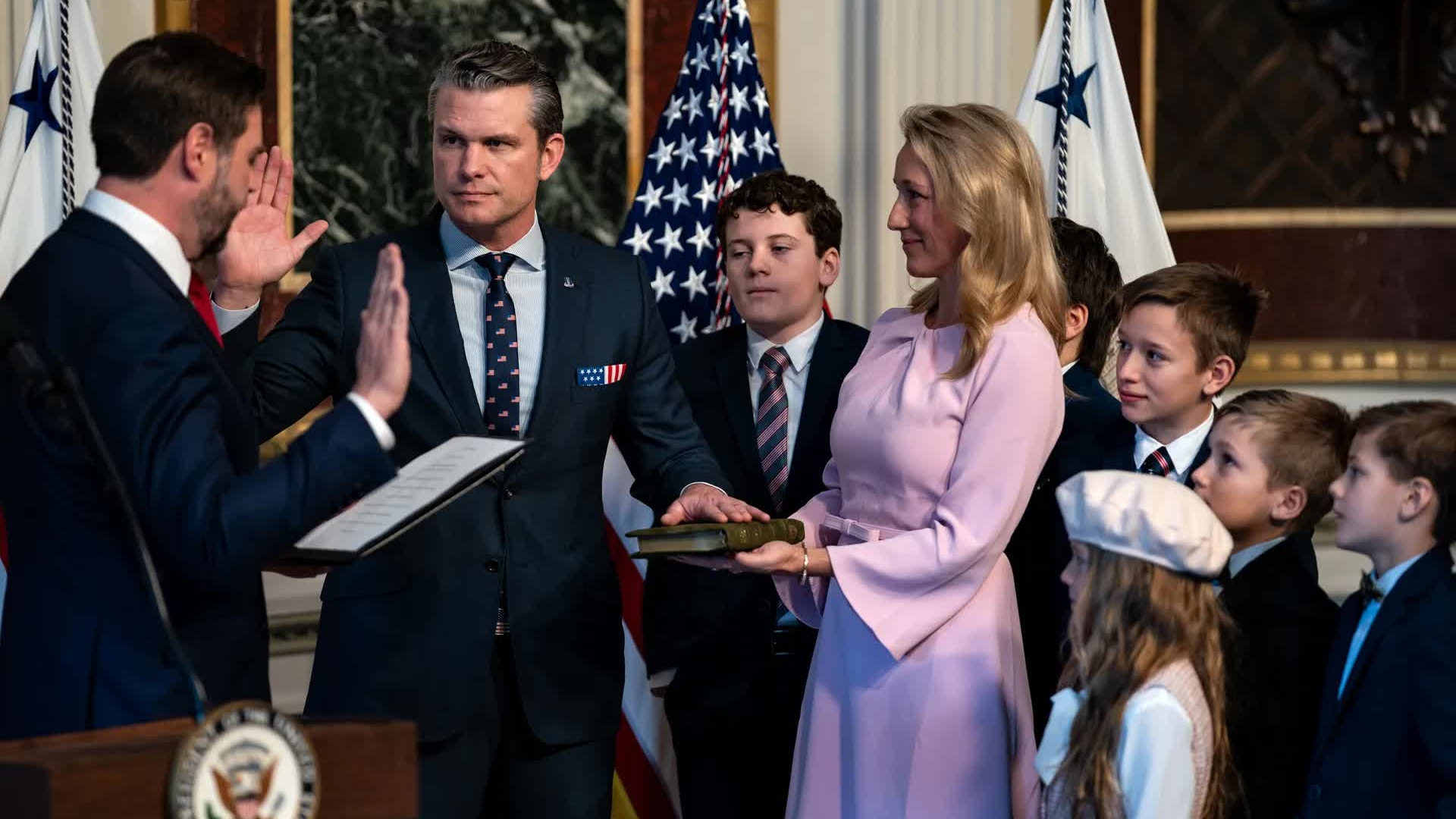 Tân Bộ trưởng Quốc phòng Mỹ Pete Hegseth công bố các ưu tiên sau khi tuyên thệ nhậm chức