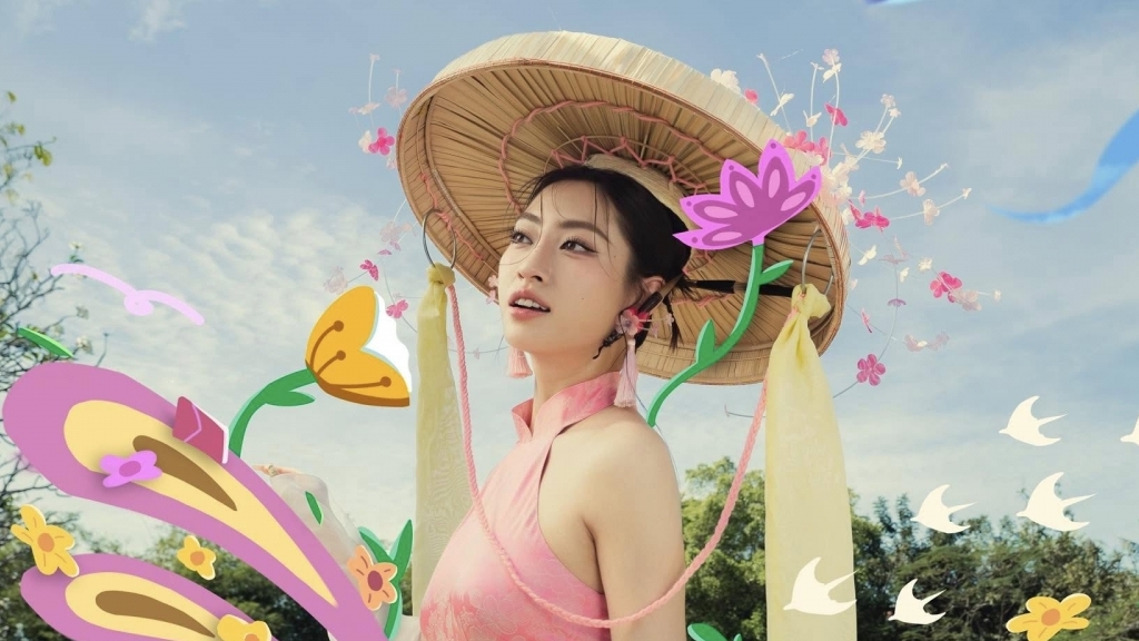 Ngắm 'nàng Xuân' Lương Thùy Linh trước thềm năm mới