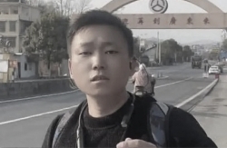 Trung Quốc: Người đàn ông chia sẻ lý do đi bộ 650 km về nhà đón Tết Nguyên đán